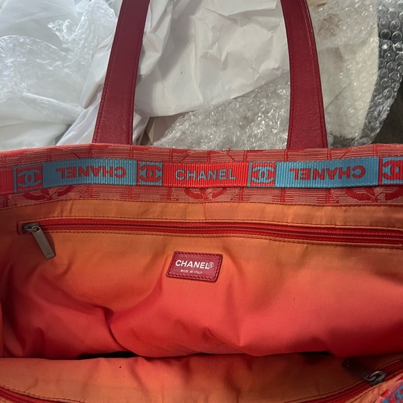 ❤️Chanel Red Travel Ligne Nylon Tote (unique color) - Picture 3 of 15